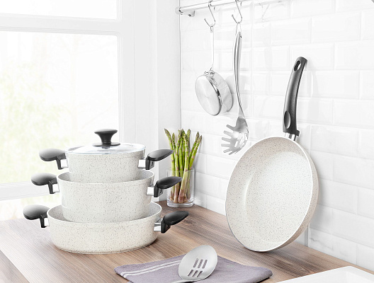 Комплект алюминиевой посуды Gordes 18см, 22см, 26см, 26см - кремовый. 7 предметов: 3 кастрюли, 3 крышки и 1 сковорода