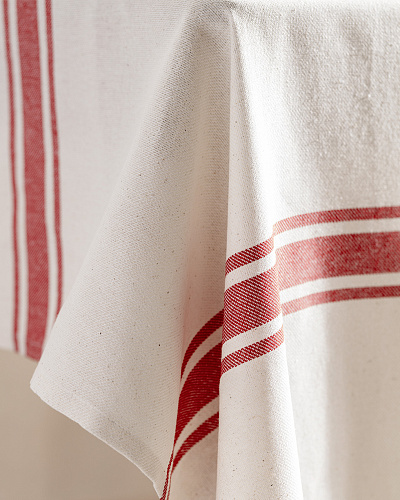 Скатерть Andre 150x150 см. - экрю / красная