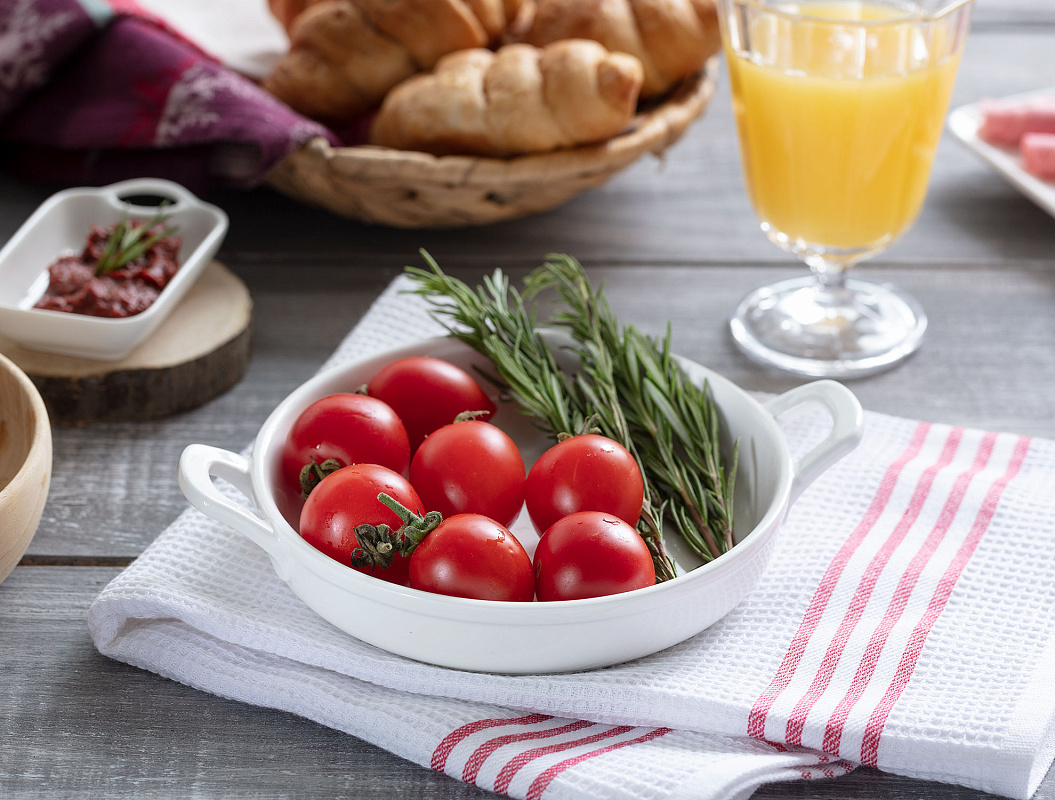 Круглая тарелка Petit Concept с ручкой 15x19x3,8 см. - белая