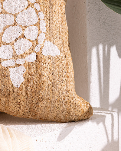 Декоративная наволочка Trianon 50x50 см. - бежевая / белая