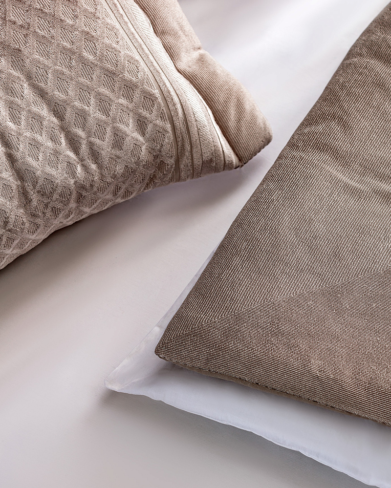 Комплект постельного белья Le Velours евро с 6 наволочками, подушкой и покрывалом