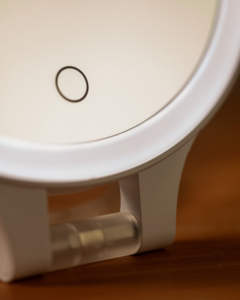 Зеркало Mirin на выдвижной ножке с подсветкой 19,5x21,9x2,7 см, - пластик, стекло