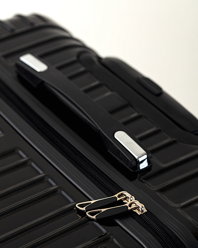 Чемодан Chest L, 3,98 кг. - черный