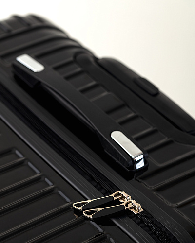 Чемодан Chest размера S, 2,65 кг. - черный