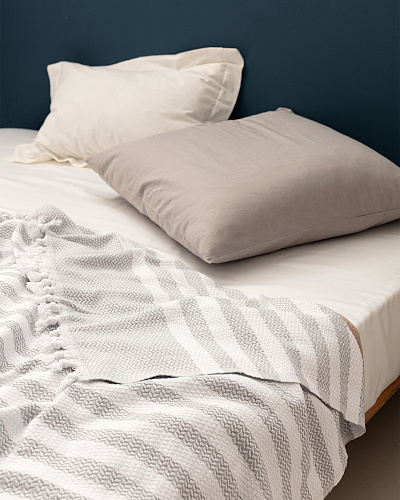 Покрывало двуспальное Sheryl 220x240 см.- белое / серое