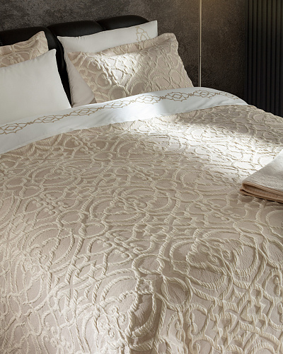 Подарочный комплект постельного белья евро Provins с покрывалом и пледом 240х250 см, хлопок