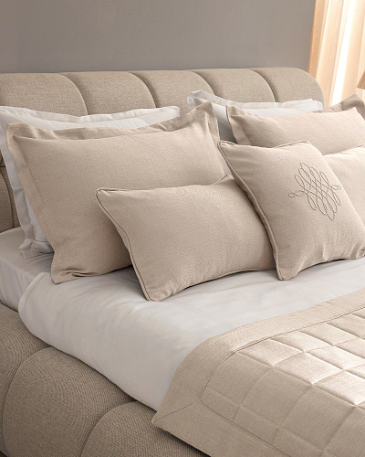 Дорожка на кровать Sillage Luxury Collection - экрю. Дорожка: 90x240 см. 2 Наволочки: (50x70)+4 см. 2 Наволочки: 35x45 см. Наволочка: 45x45 см.