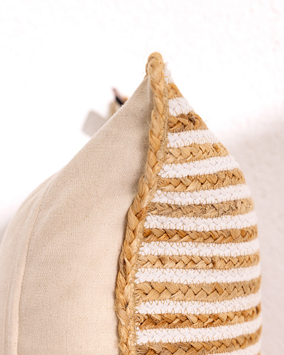 Декоративная наволочка Seine 50x50 см. - бежевая / белая