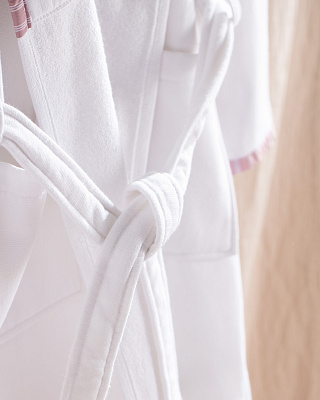 Женский халат Dahlia L-XL р. - белый / лиловый