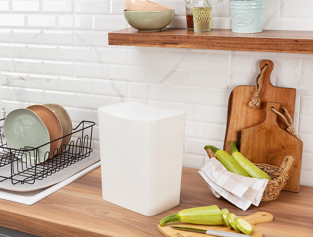 Мусорное ведро Olivier с механической крышкой 8,5 л, пластик