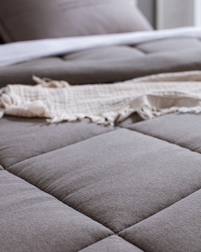 Комплект постельного белья двуспальный Bobigny с одеялом-покрывалом 160x200 см