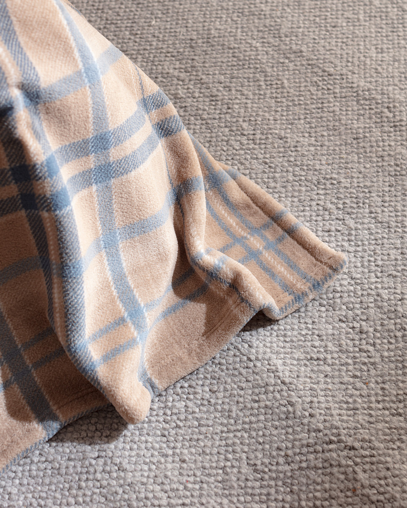 Покрывало полутораспальное Tignes 200x220 см. - бежевое / синее