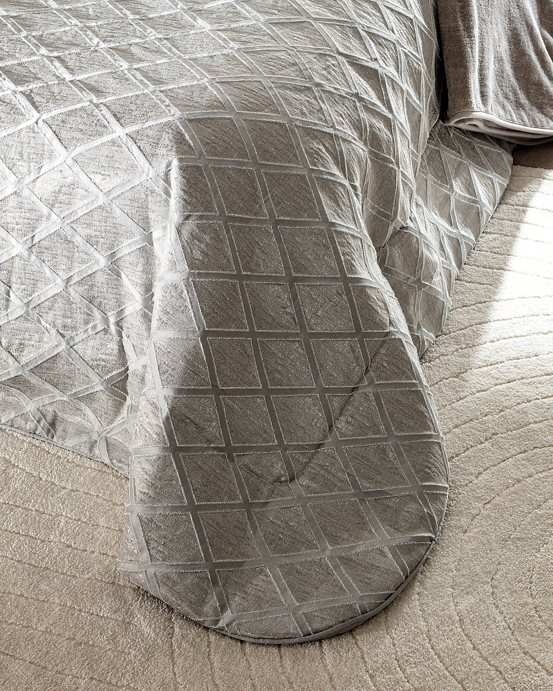 Подарочный комплект постельного белья двуспальный Mougins с покрывалом и одеялом 240x260 см