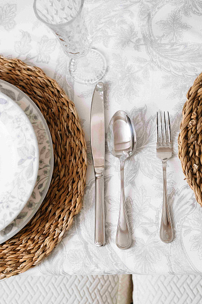 Скатерть Bernice 160x200 см. - белая / серая