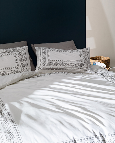 Комплект постельного белья семейный Arber с 2 пододеяльниками 240x260 см, хлопок