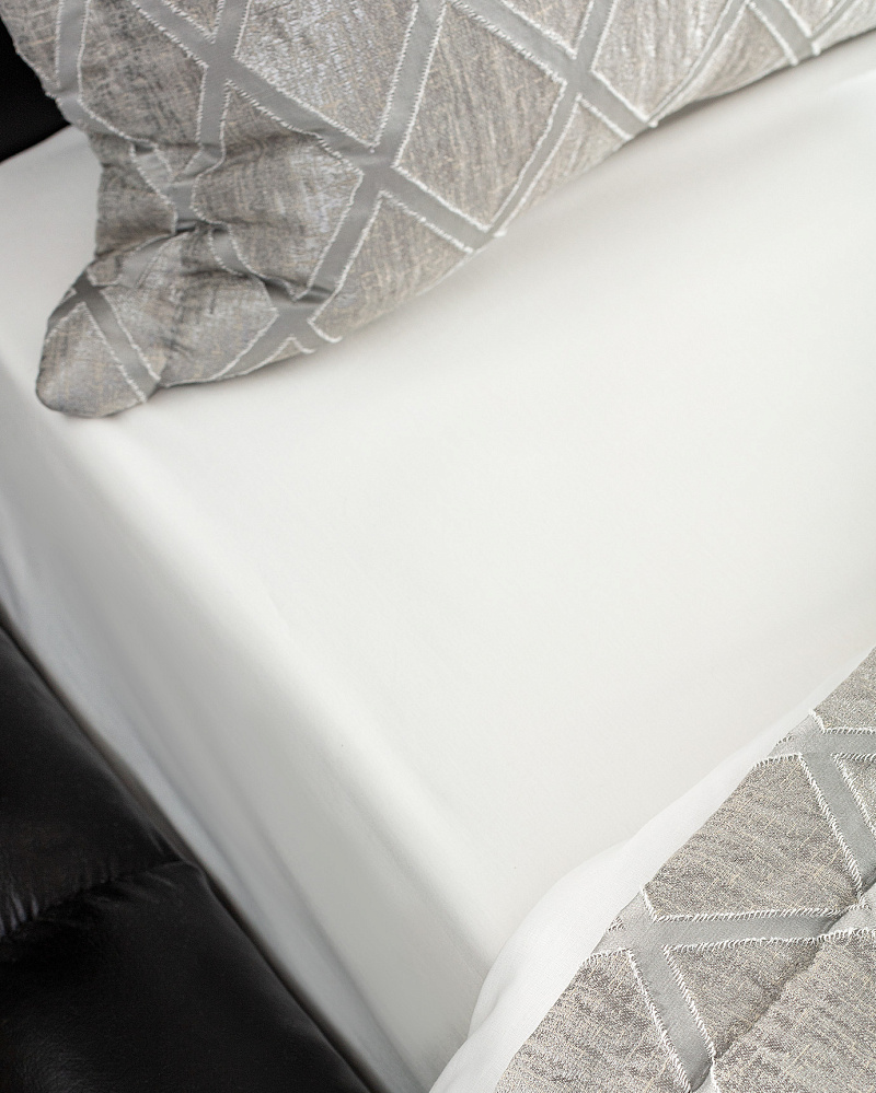 Подарочный комплект постельного белья двуспальный Mougins с покрывалом и одеялом 240x260 см