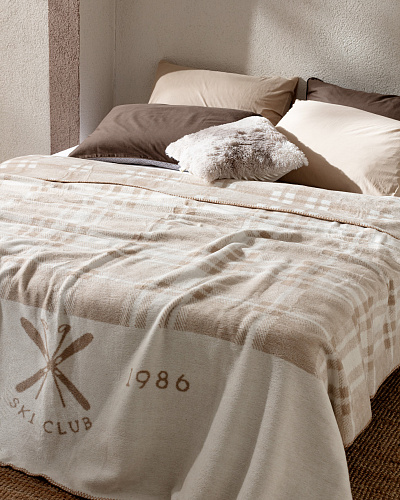 Покрывало полуторасплаьное Cluny 200x220 см. - бежевое