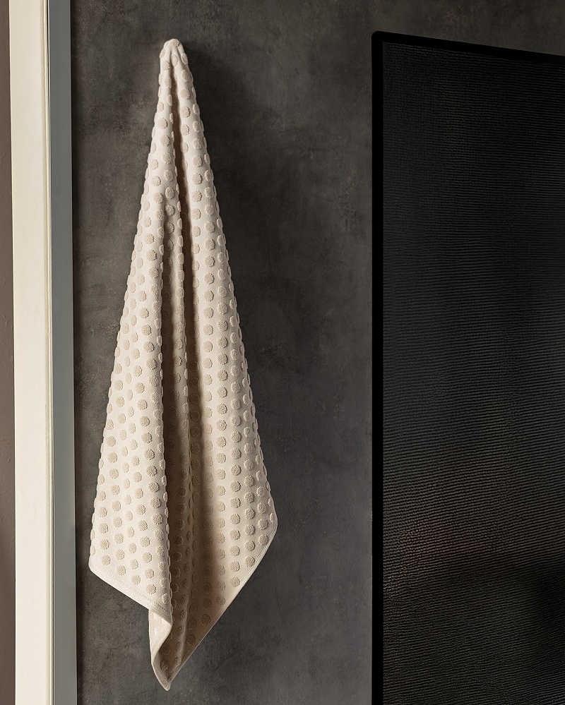 Банное полотенце Polka Dot 70x140 см. - бежевое