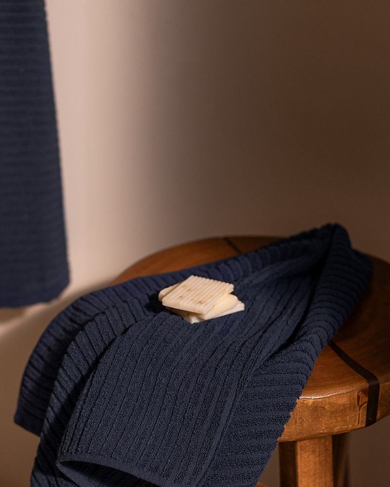 Набор банный унисекс халат и полотенце Carla из 2 шт., L-XL р., 50x90 см. - темно-синий