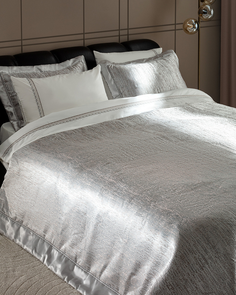 Двуспальный комплект белья Vézelay с пледом и покрывалом 240x260 см