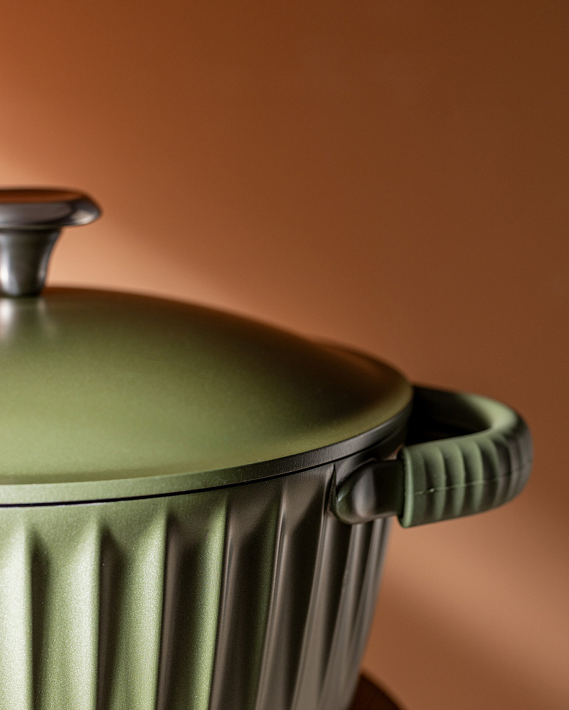 Кастрюля Freya с крышкой и силиконовыми съемными ручками 4,7л., - алюминий